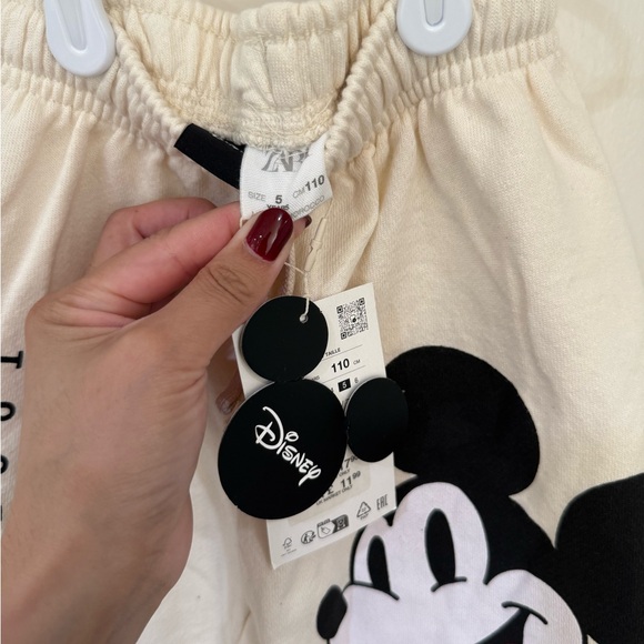 Zara Mickey Mouse Shorts 5 Years NWT - Picture 3 of 3